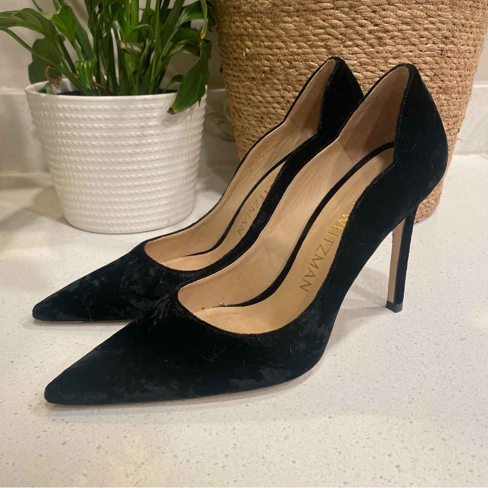 *SOLD* Stuart Weitzman 100 Scallop Pumps Black Crushed Velvet Women’s 8 - Picture 1 of 6